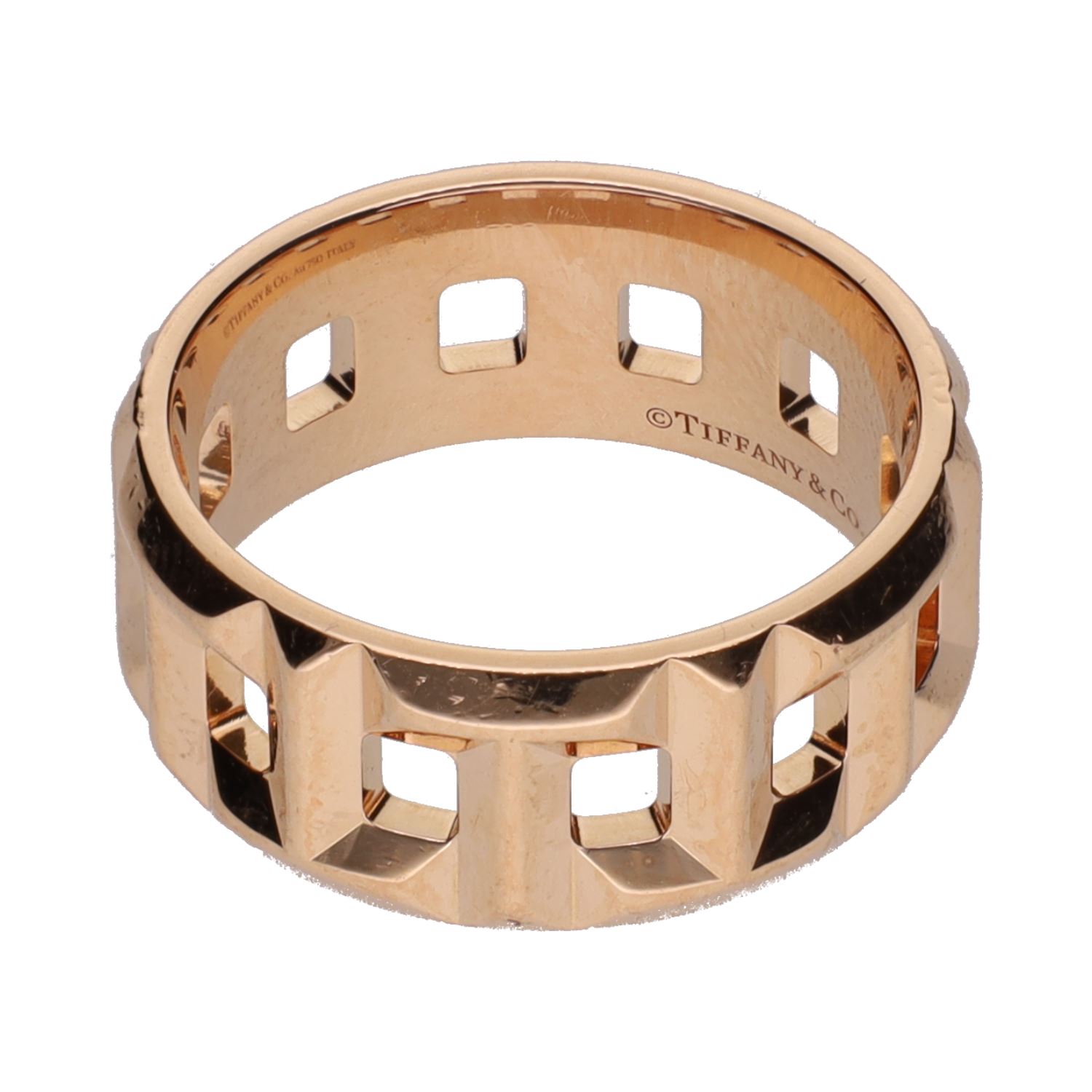 Sortija t de tiffany & co. En oro rosa. Talla 12.