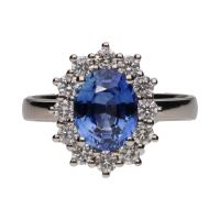 Sortija en oro blanco con zafiro y brillantes. Talla 15.