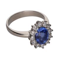 Sortija en oro blanco con zafiro y brillantes. Talla 14.