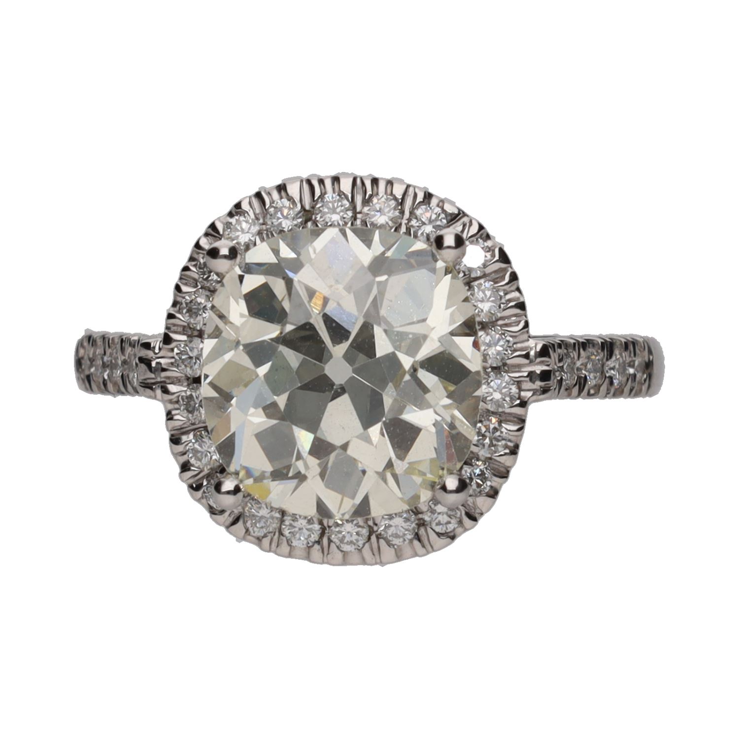 Sortija en platino con brillantes. Talla 12.