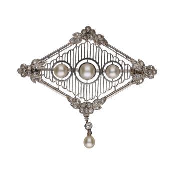 BROCHES / ALFILERES<BR>BROCHE EN PLATINO CON DIAMANTES Y PERL... · ref.: (CMX)