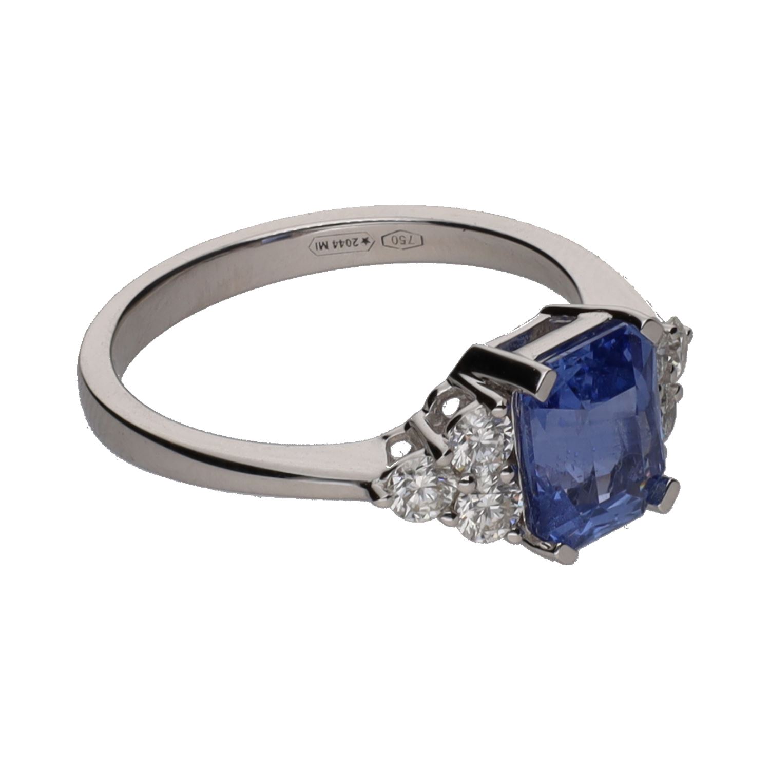 Sortija en oro blanco con zafiros y brillantes. Talla 14.