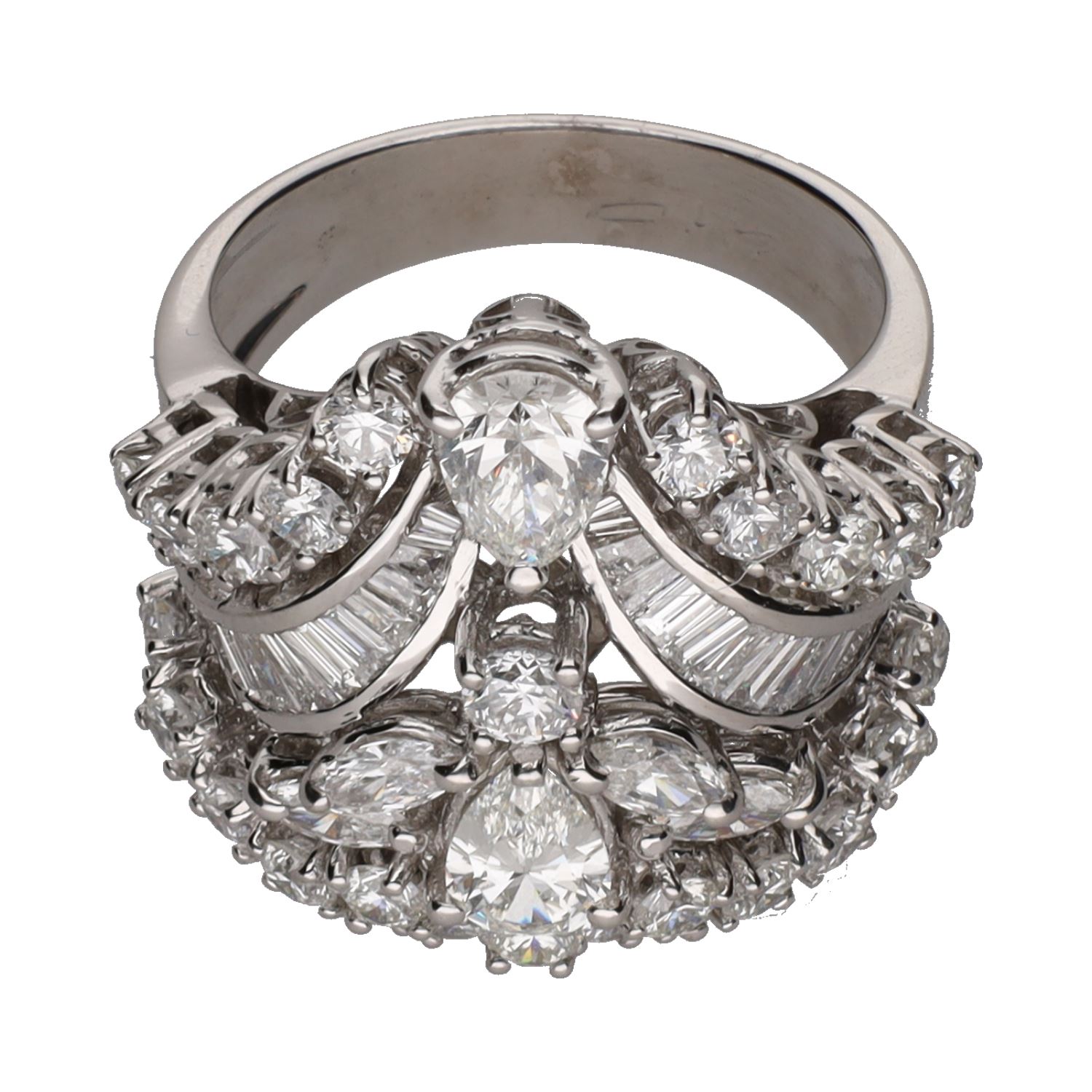 Sortija en oro blanco con diamantes. Talla 17.