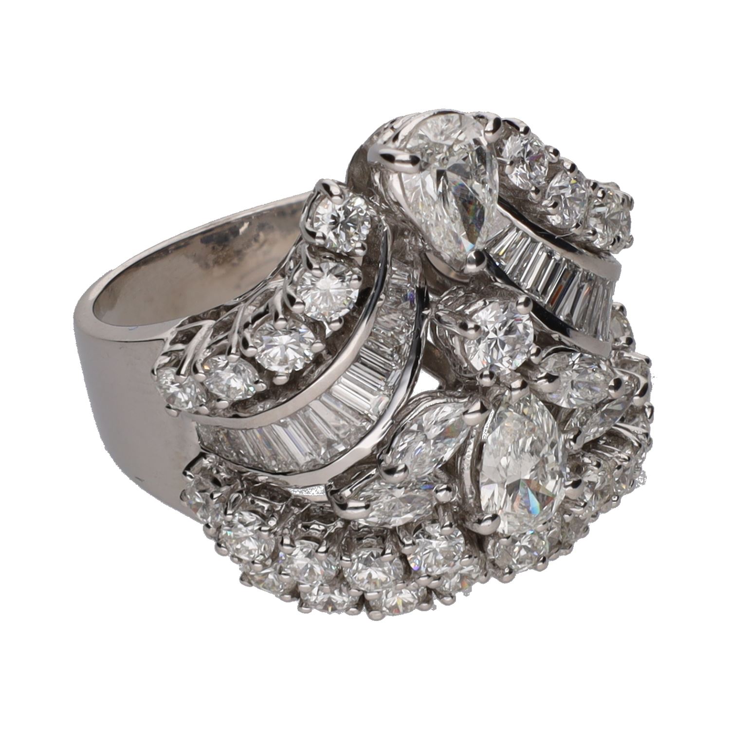 Sortija en oro blanco con diamantes. Talla 17.