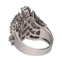 Sortija en oro blanco con diamantes. Talla 17.