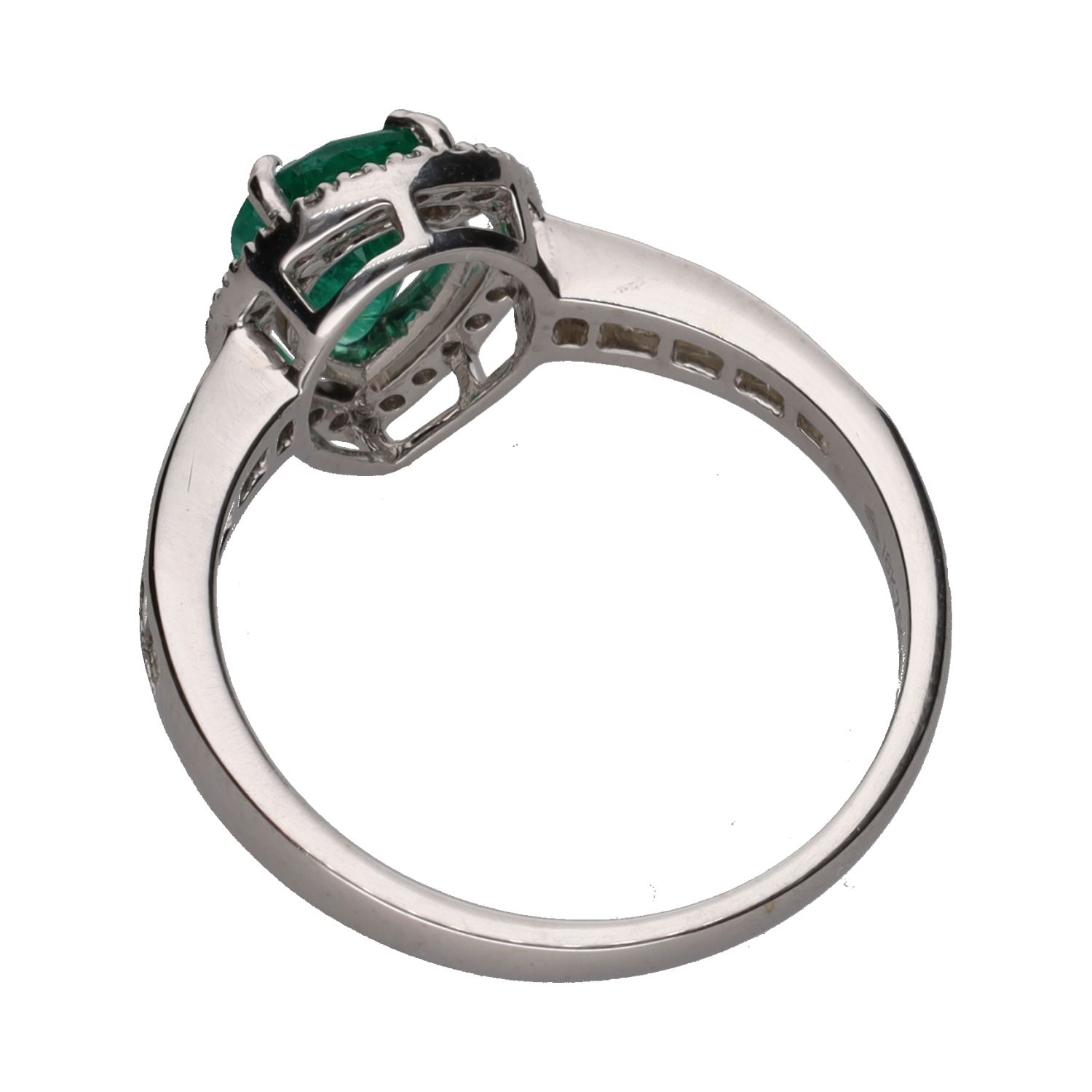 Sortija en oro blanco con esmeralda y diamantes. Talla 15.