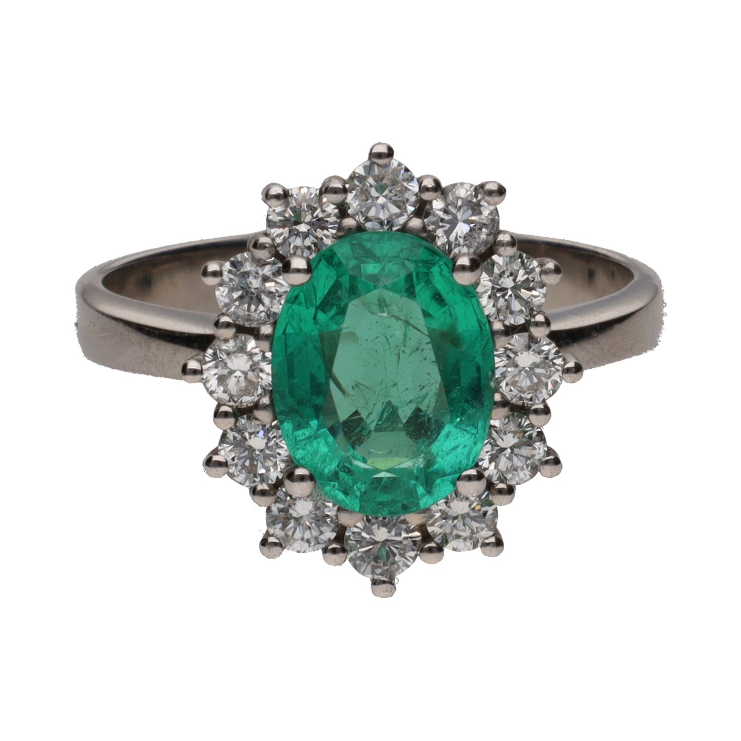 Sortija en oro blanco con esmeralda y orla de brillantes. Talla 14.