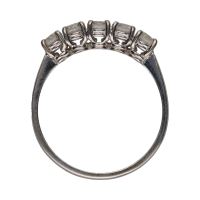 Sortija cinquillo en oro blanco y brillantes. Talla 20.