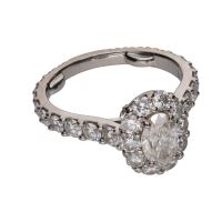 Sortija firmada por graff en oro blanco con brillantes. Talla 5.