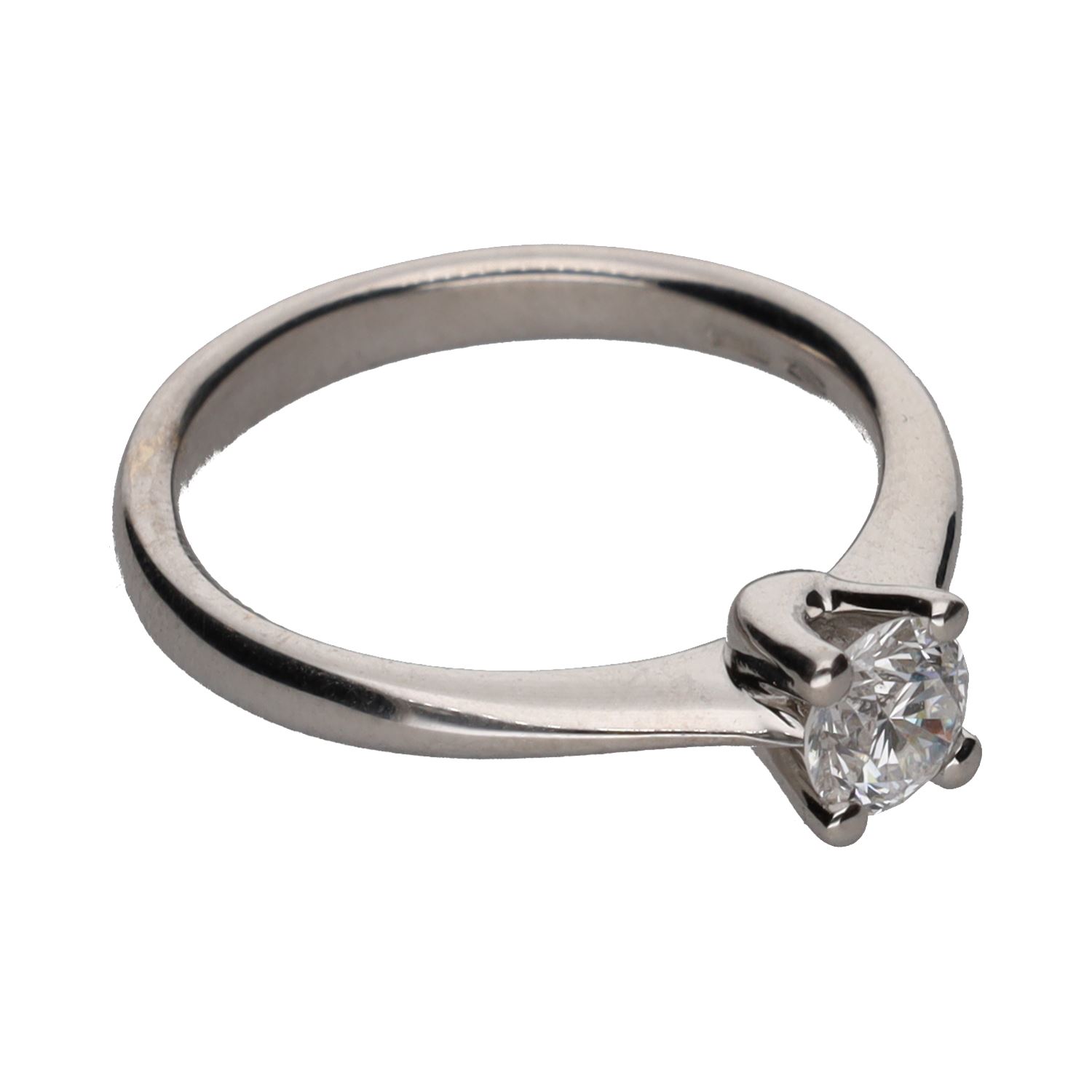 Solitario en oro blanco con un brillante. Talla 13.