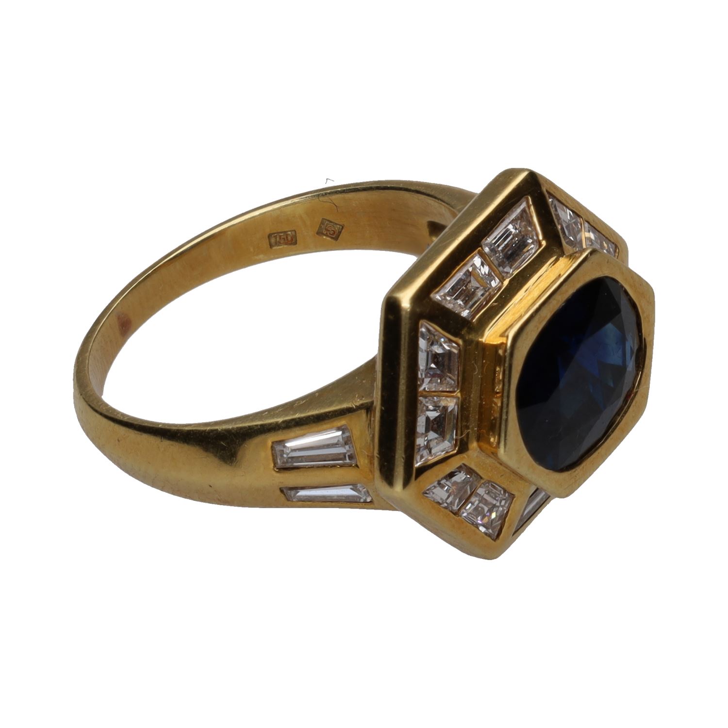 Sortija en oro amarillo con zafiro y baguettes. Talla 13.