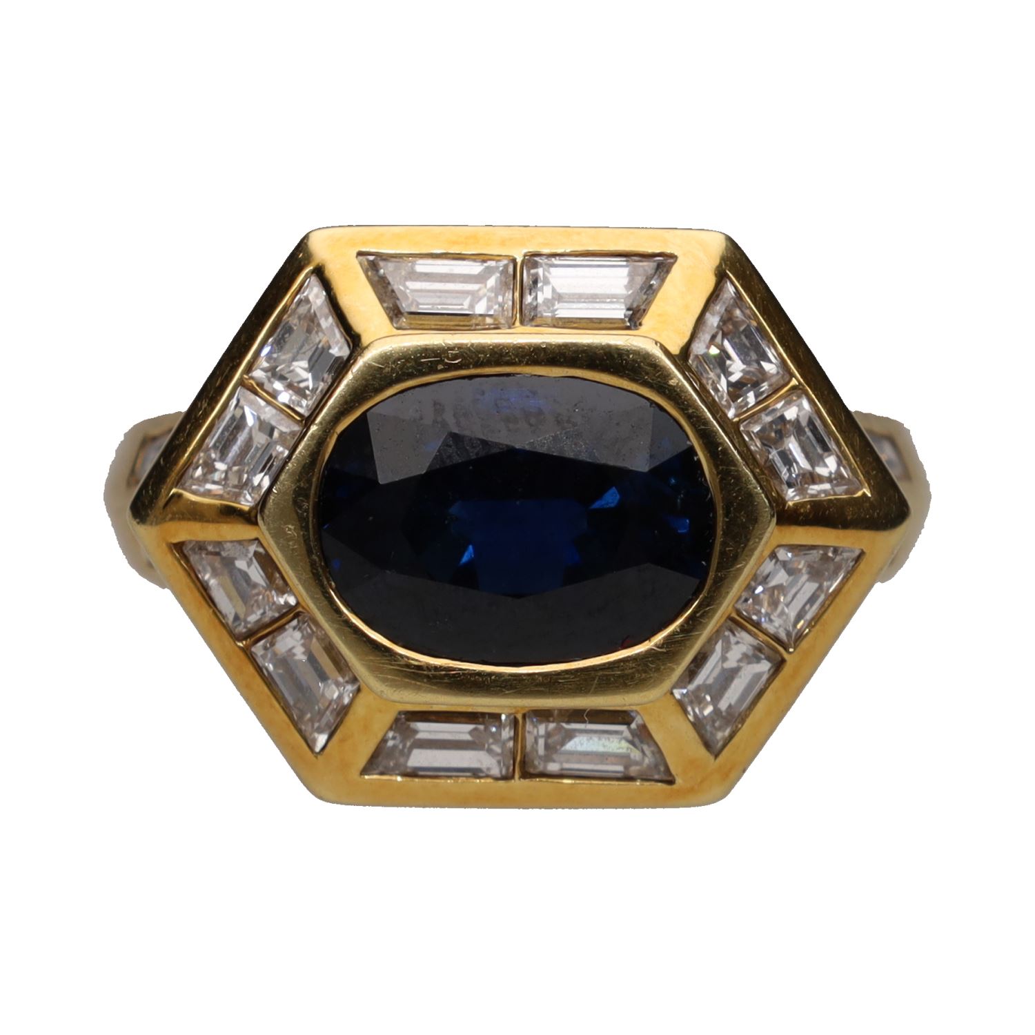 Sortija en oro amarillo con zafiro y baguettes. Talla 13.