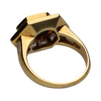 Sortija en oro amarillo con zafiro y baguettes. Talla 13.