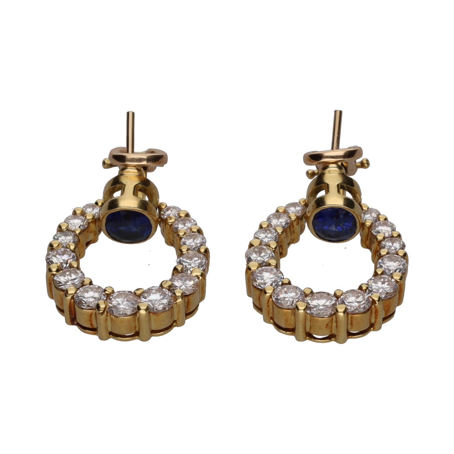 Pendientes en oro amarillo con zafiro y brillantes.