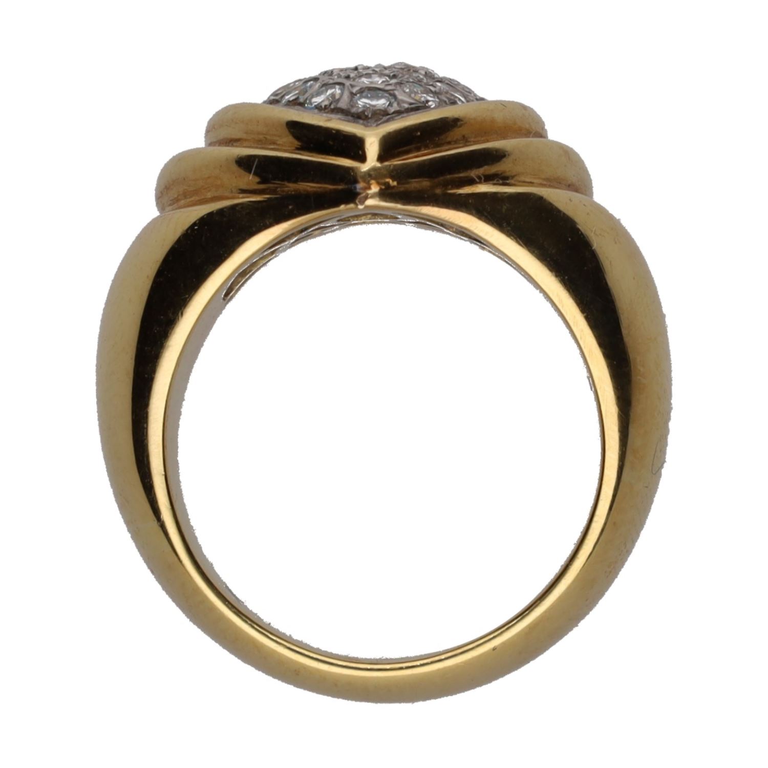 Sortija en oro amarillo con cuajado de brillantes. Talla 9.