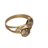 Sortija antigua en oro amarillo con diamantes. Talla 15.