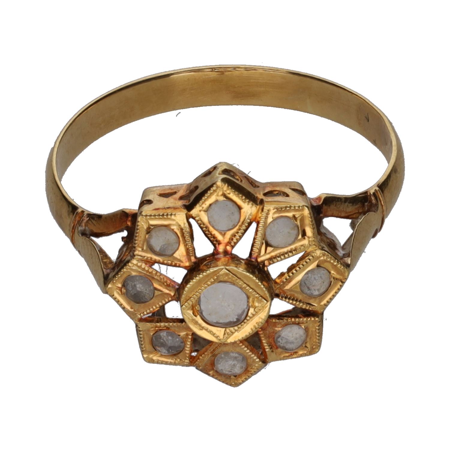 Sortija antigua en oro amarillo con diamantes. Talla 14.