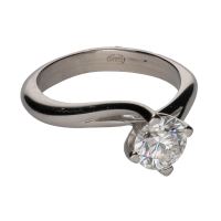 Sortija solitario en oro blanco con un brillante. Talla 13.