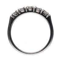 Sortija cintillo en oro blanco con brillantes. Talla 14.