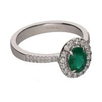 Sortija en oro blanco con esmeralda y orla de brillantes. Talla 14.