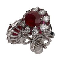 Pendientes en oro blanco con rubíes y brillantes.