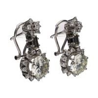 Pendientes en oro blanco con diamantes naturales.