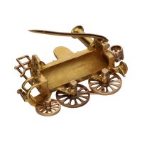 Broche  s-xix en forma de locomotora en oro amarillo con diamantes.