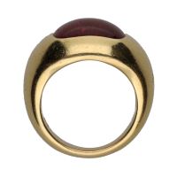 Sortija firmada por pomellato en oro amarillo con un rubí. Talla 11.