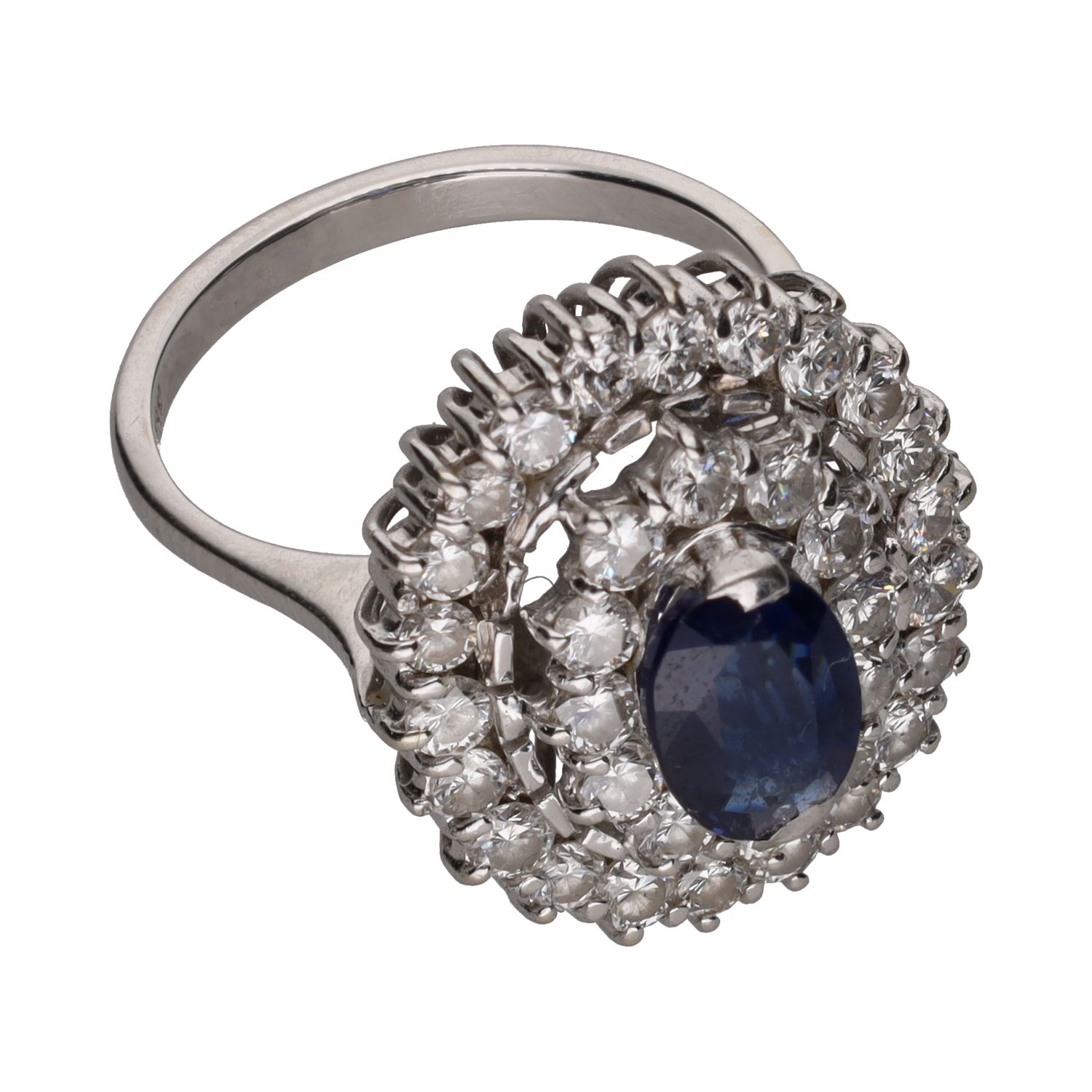 Sortija en oro blanco con zafiro y brillantes. Talla 14.
