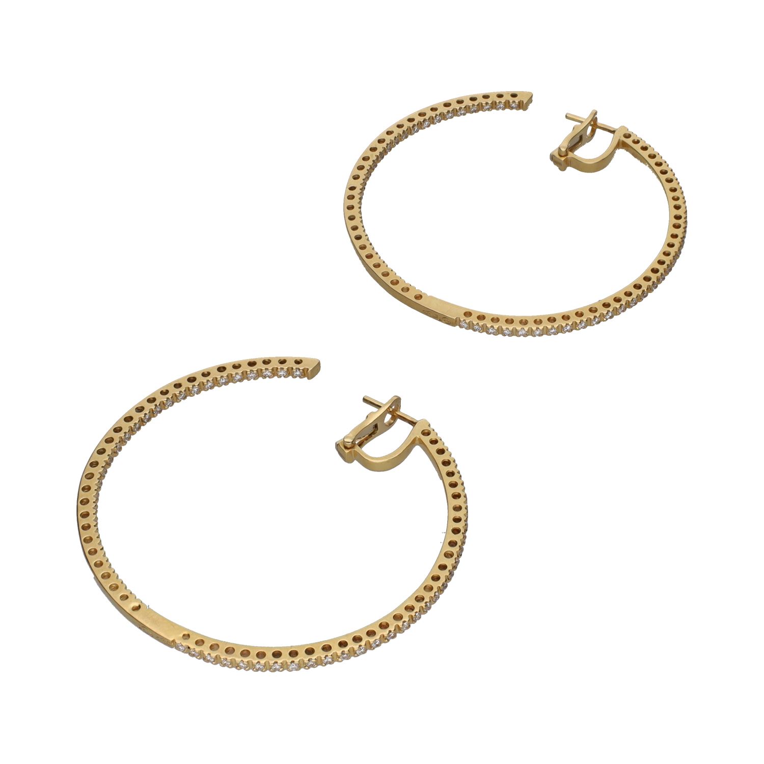 Pendientes argollas en oro amarillo con brillantes.