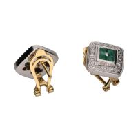 Pendientes en oro blanco con esmeraldas y brillantes.