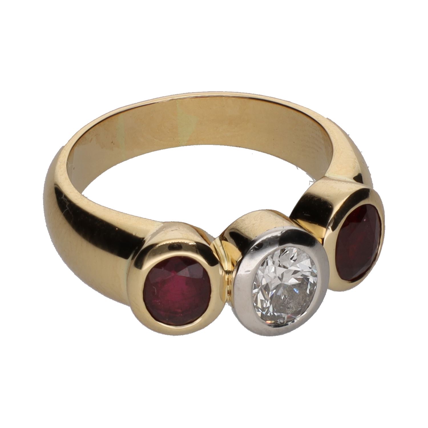 Sortija en oro amarillo con rubíes y un diamante. Talla 16.