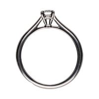 Solitario de cartier en platino con un brillante. Talla 49.