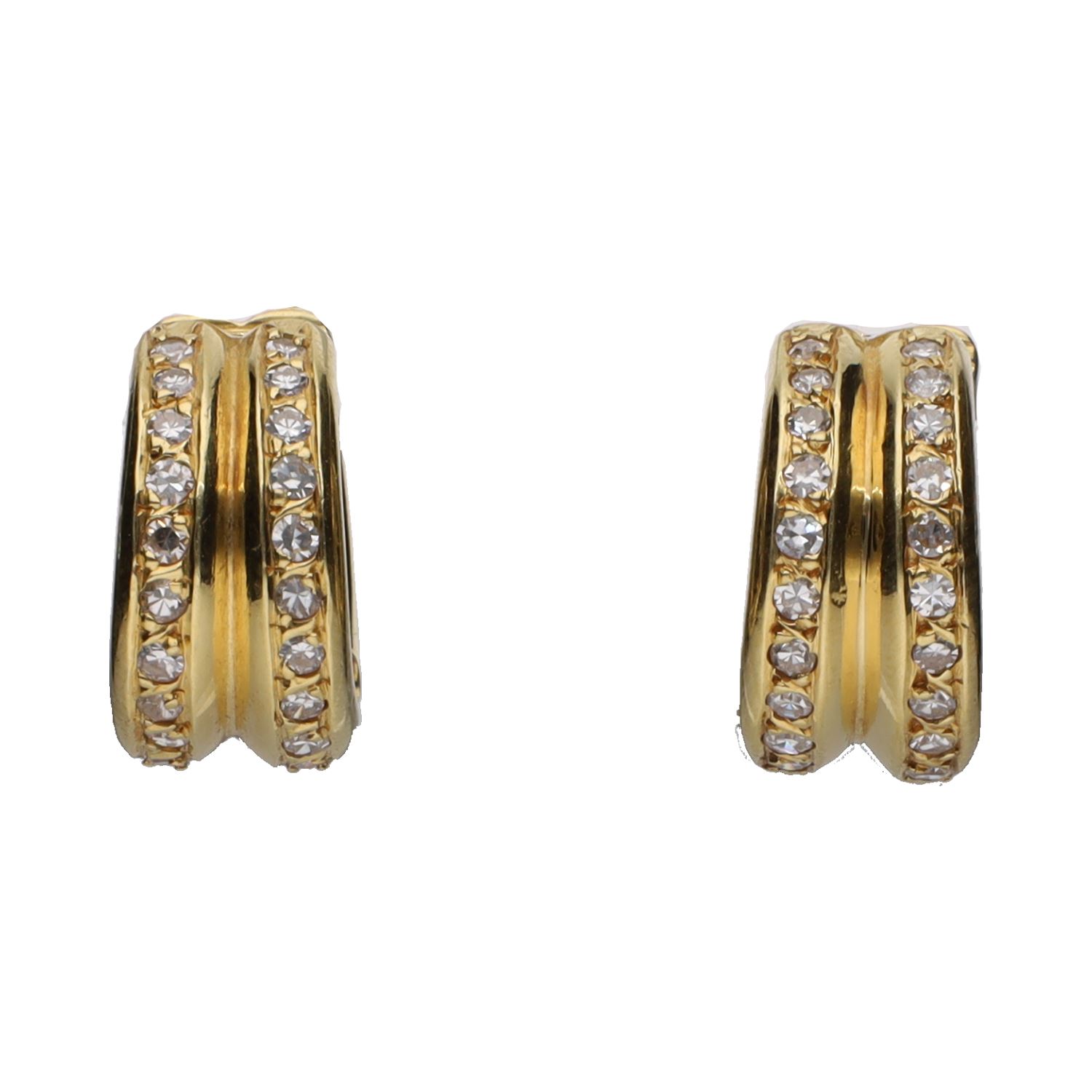 Pendientes tipo argollas en oro amarillo con brillantes.
