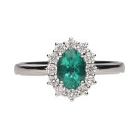 Sortija en oro blanco con esmeralda y brillantes. Talla 15.