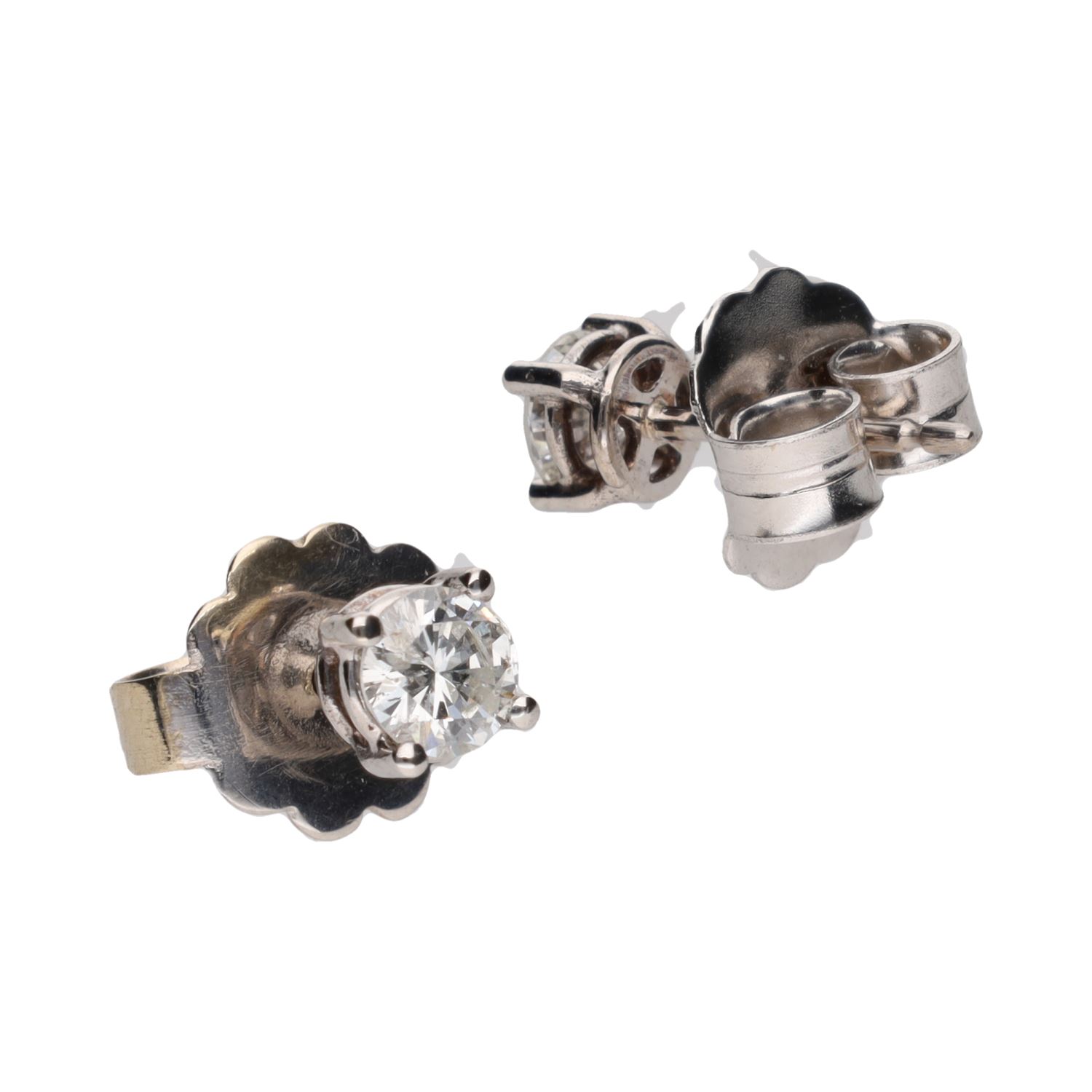 Pendientes en oro blanco con brillantes en garras.