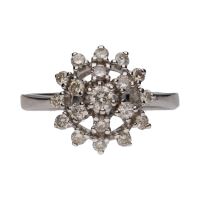 Sortija en oro blanco con brillantes. Talla 17.