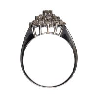 Sortija en oro blanco con brillantes. Talla 17.