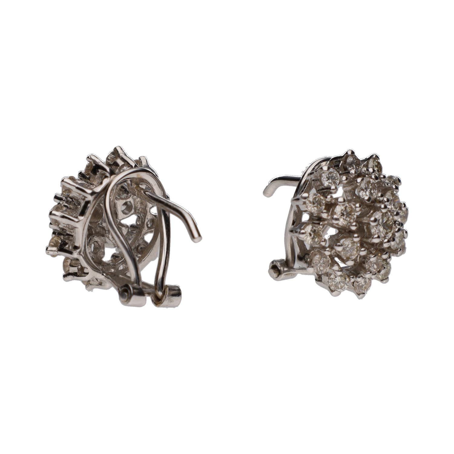Pendientes en oro blanco con brillantes. Cierre omega.