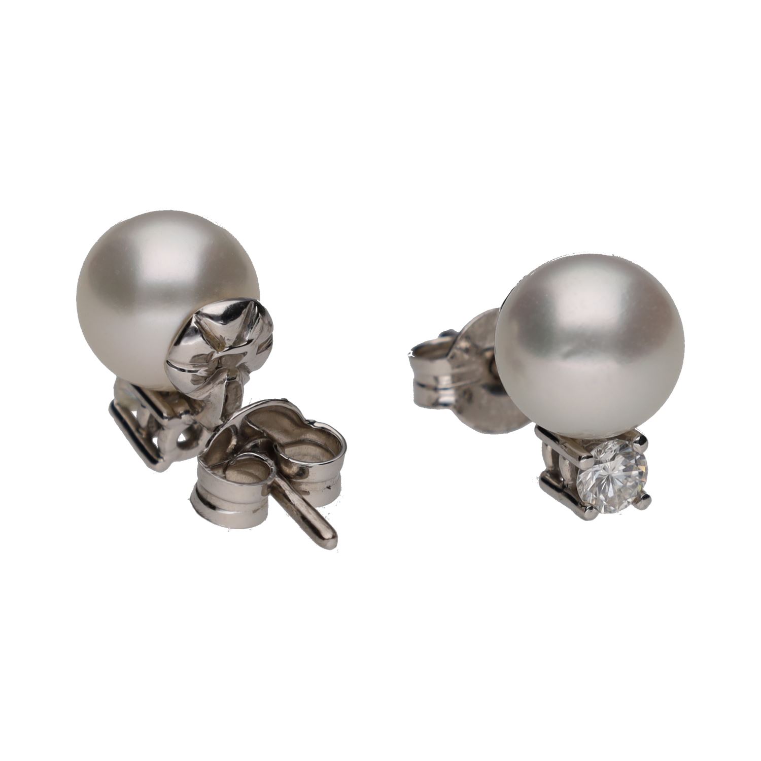 Pendientes tu y yo realizados en oro blanco con perlas y brillantes.