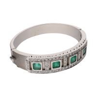 Pulsera rígida en oro blanco con esmeraldas y brillantes.