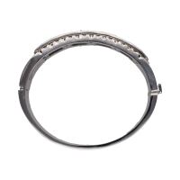 Pulsera rígida en oro blanco con esmeraldas y brillantes.