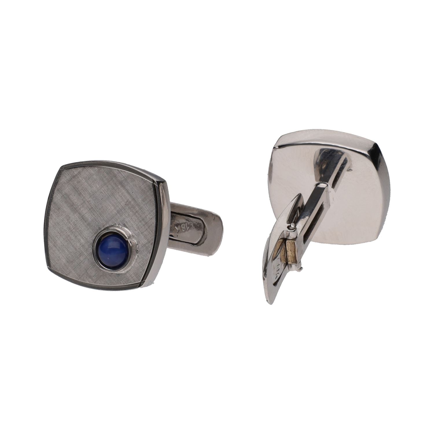 Gemelos en oro blanco con zafiros estrella.