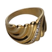 Sortija en oro amarillo con brillantes. Talla 19.