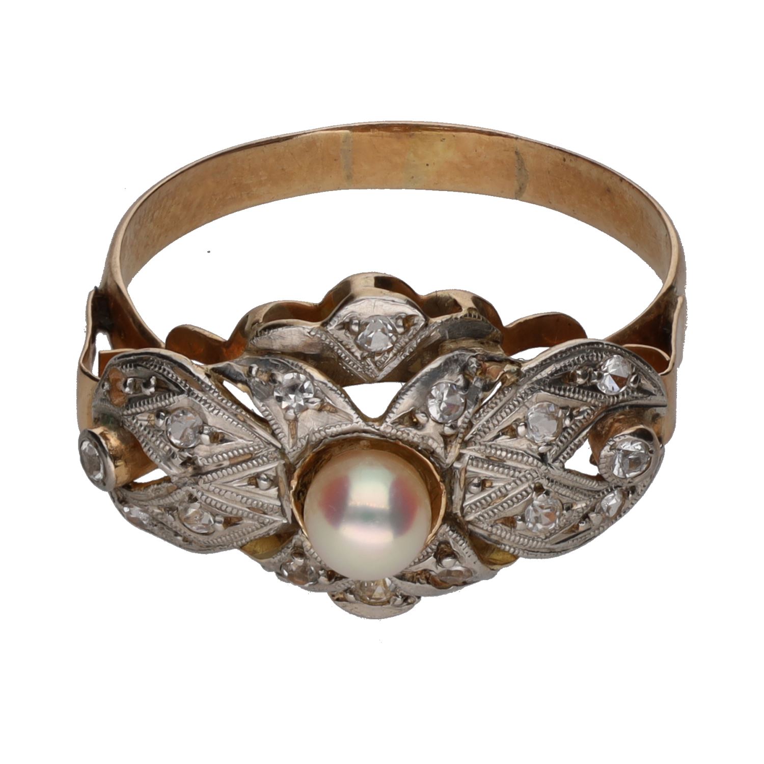 Sortija antigua en oro amarillo, perla y diamantes. Talla 20.