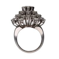 Sortija en oro blanco con brillantes. Talla 9.