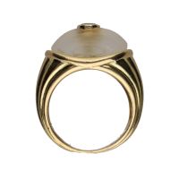 Sortija en oro amarillo con cristal de roca y un brillantes. Talla 11.