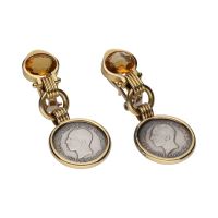 Pendientes realizados en oro amarillo con monedas y citrinos.