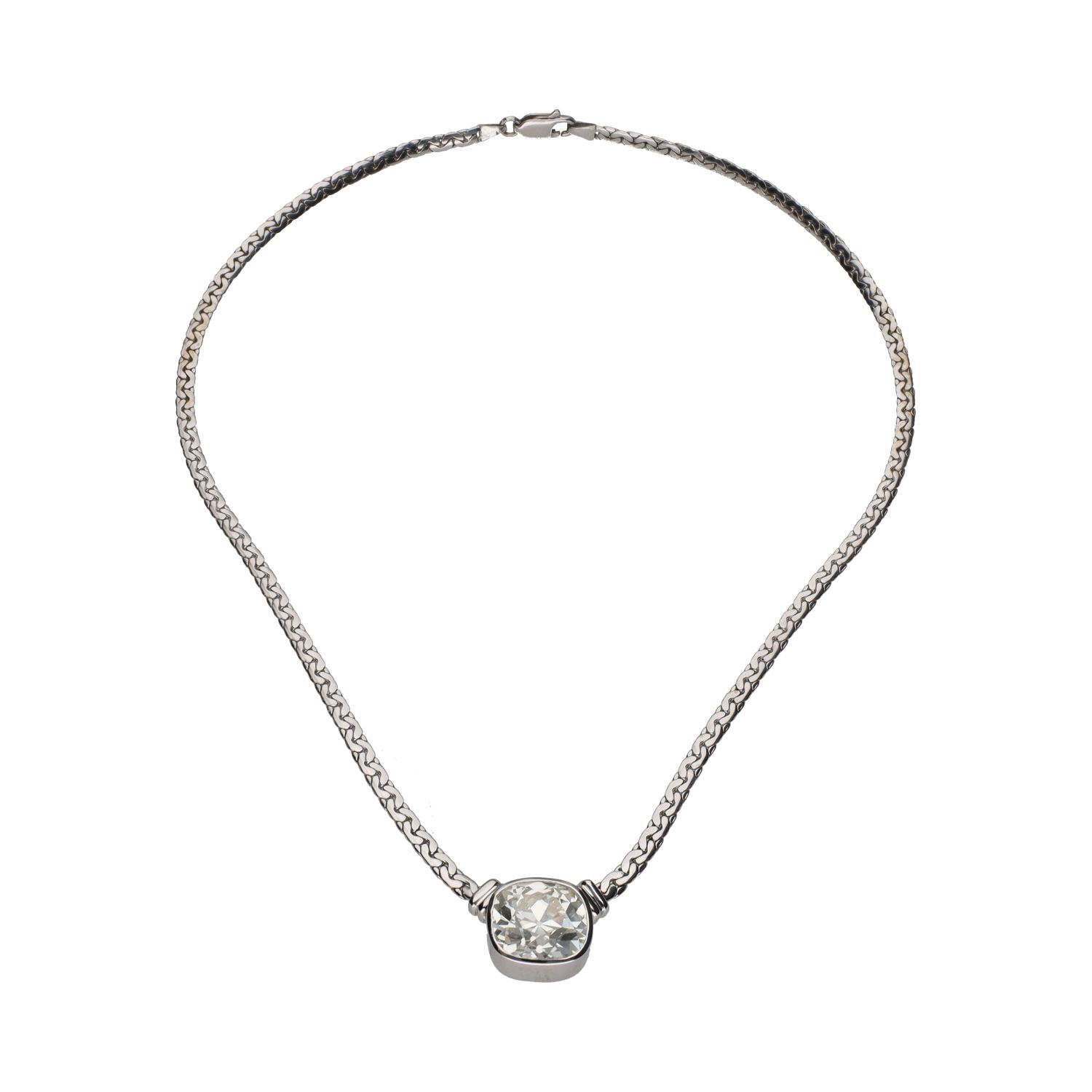 Collar realizado en oro blanco con un brillante.