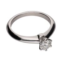 Sortija solitario en platino con un brillante 0,51ct. Talla 12.